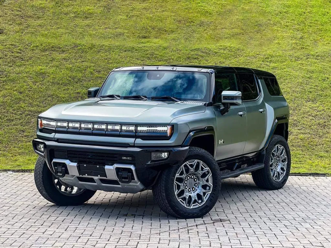 GMC Hummer EV SUV