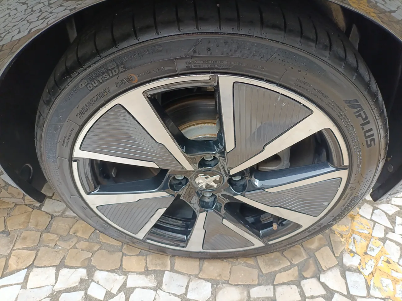 Peugeot E-208 - Imagem 12