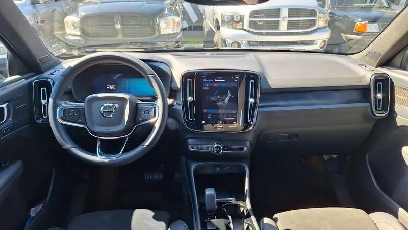 Volvo XC40 Recharge - Imagem 18