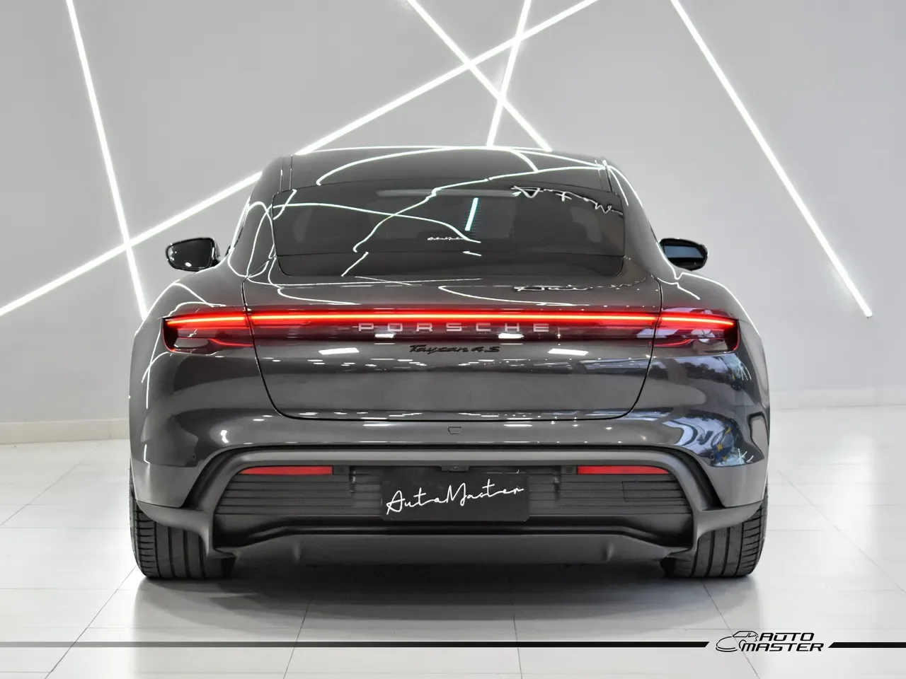 Porsche Taycan - Miniatura 4