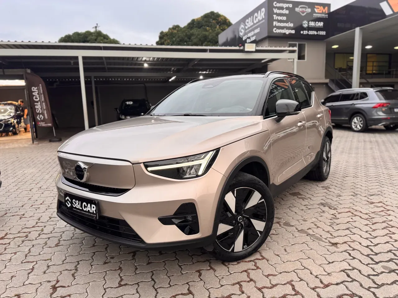 Foto de um volvo xc40 recharge