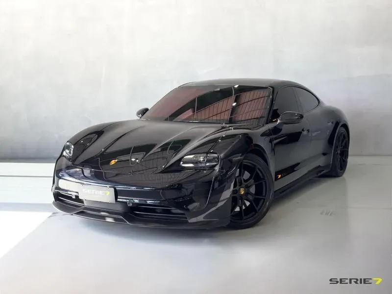 Foto de um porsche taycan