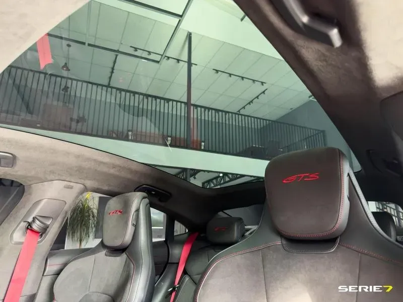 Porsche Taycan - Miniatura 13