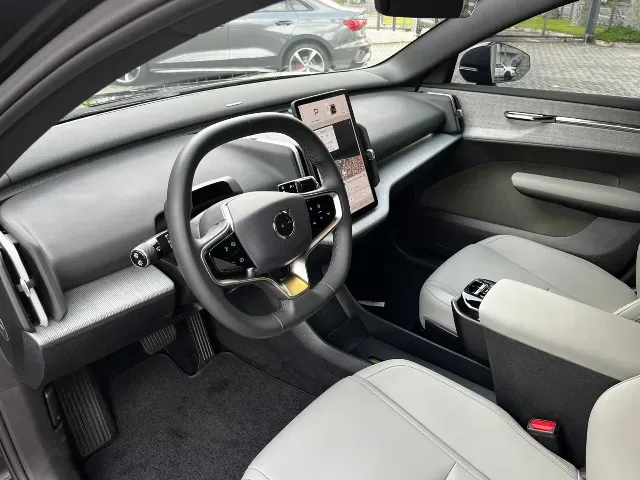 Volvo EX30 - Miniatura 7