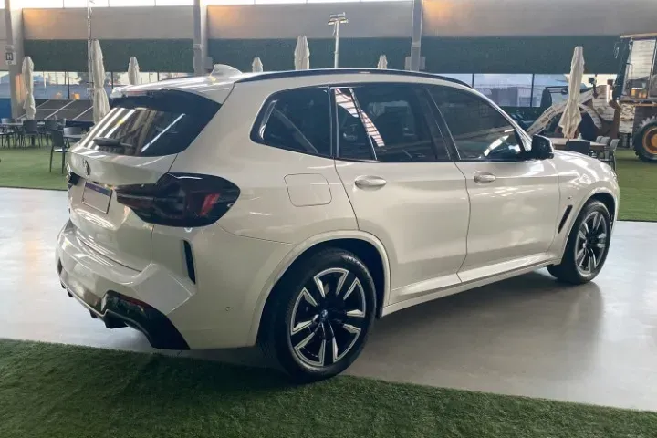 BMW IX3 - Miniatura 7