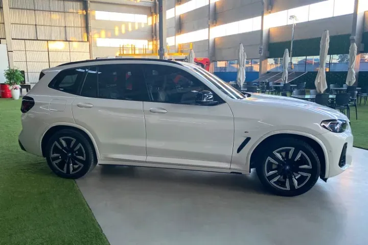 BMW IX3 - Miniatura 8