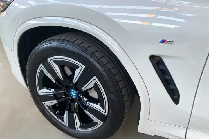 BMW IX3 - Miniatura 10