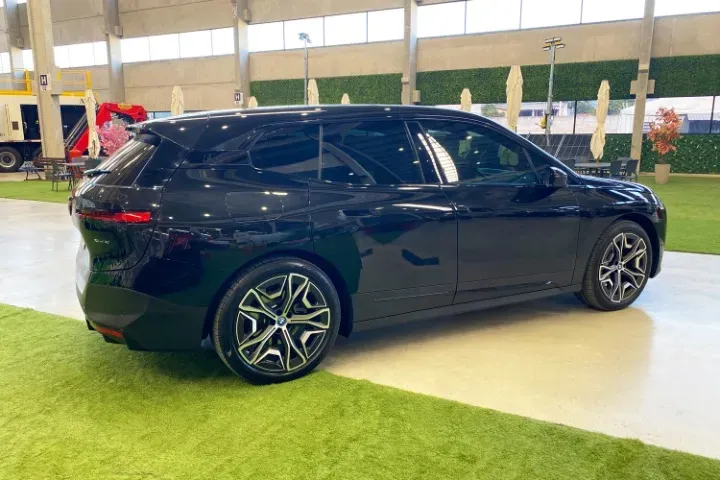 BMW Ix - Miniatura 12