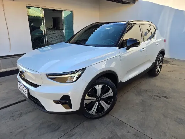 Foto de um volvo xc40 recharge