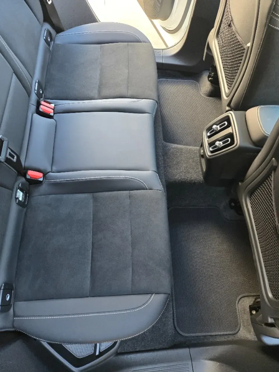 Volvo XC40 Recharge - Miniatura 13