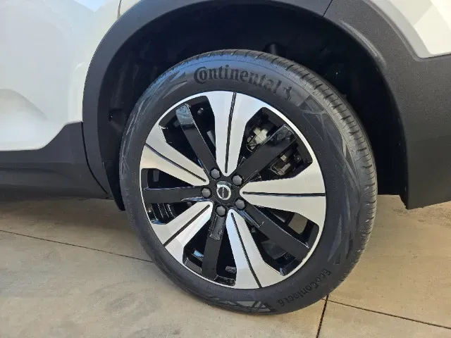 Volvo XC40 Recharge - Miniatura 16
