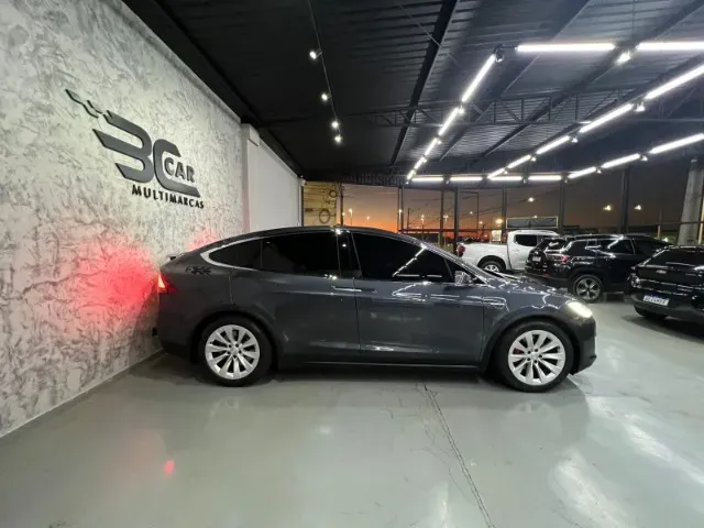 Tesla Model X - Miniatura 8
