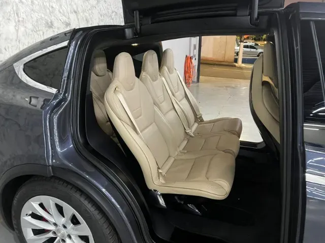 Tesla Model X - Miniatura 12