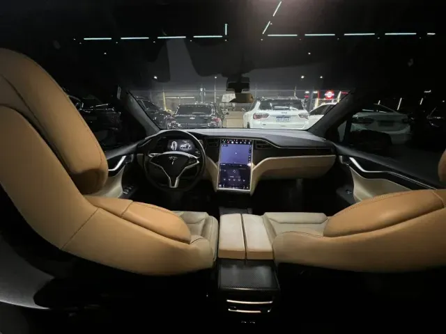 Tesla Model X - Miniatura 14