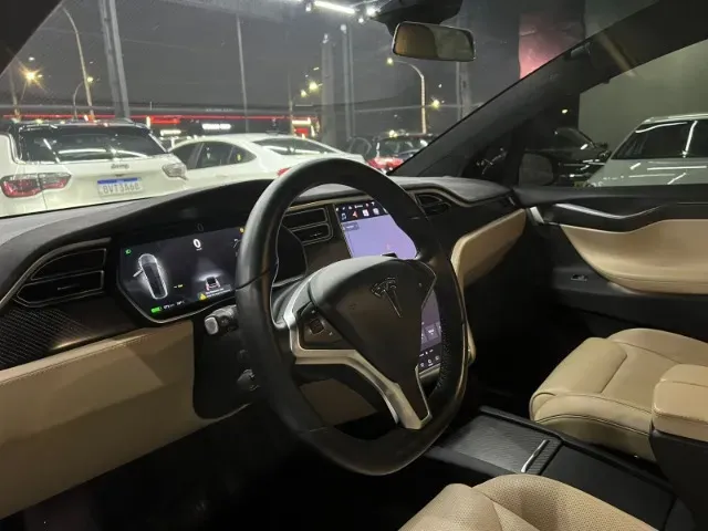 Tesla Model X - Miniatura 16