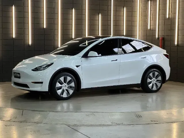 Foto de um tesla model y