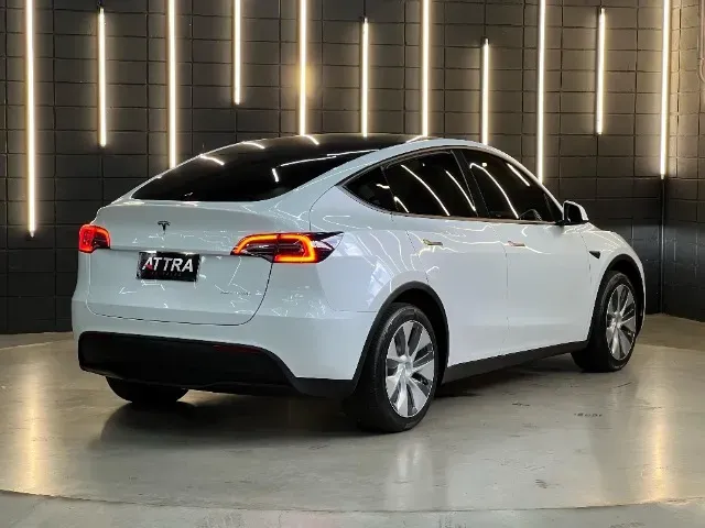 Tesla Model Y - Miniatura 5