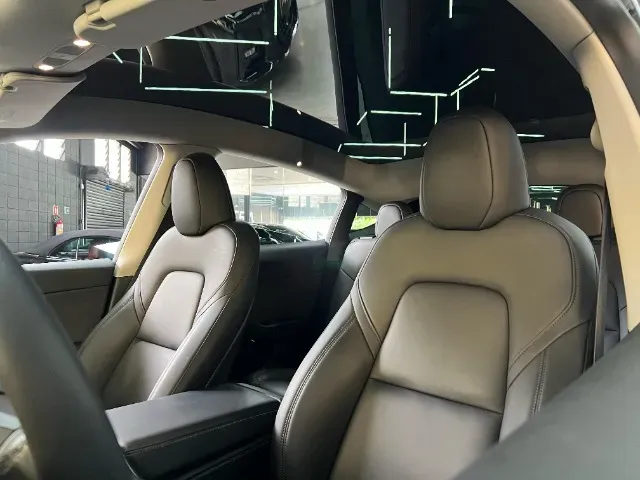 Tesla Model Y - Miniatura 6