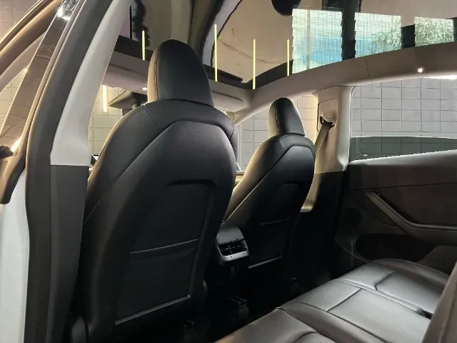 Tesla Model Y - Miniatura 8