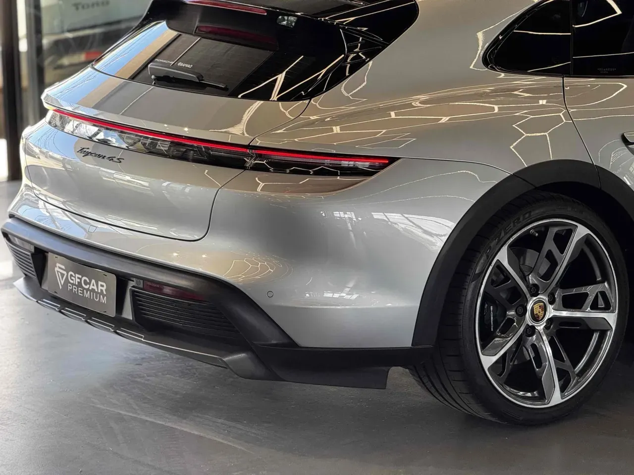 Porsche Taycan - Miniatura 6