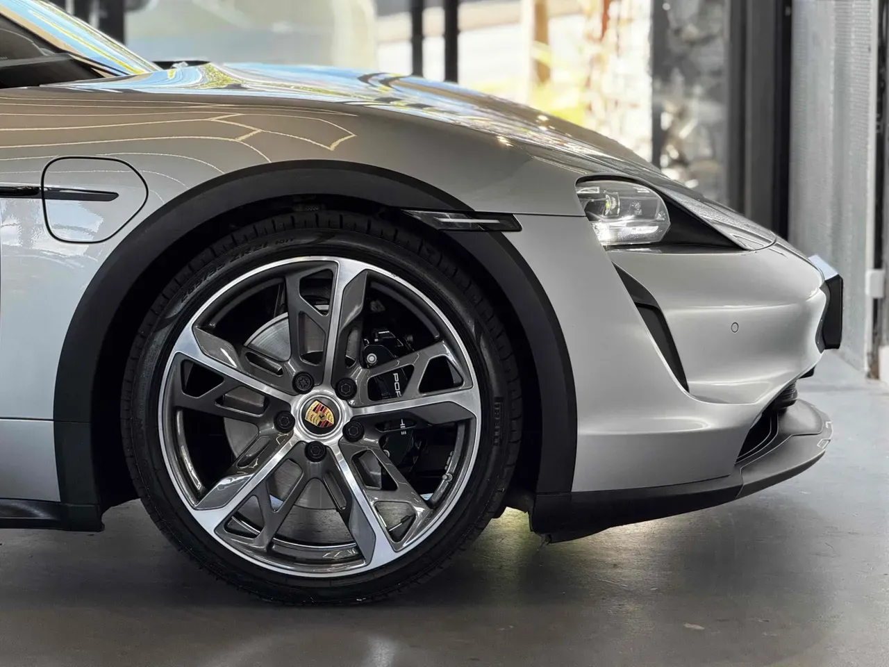 Porsche Taycan - Miniatura 7