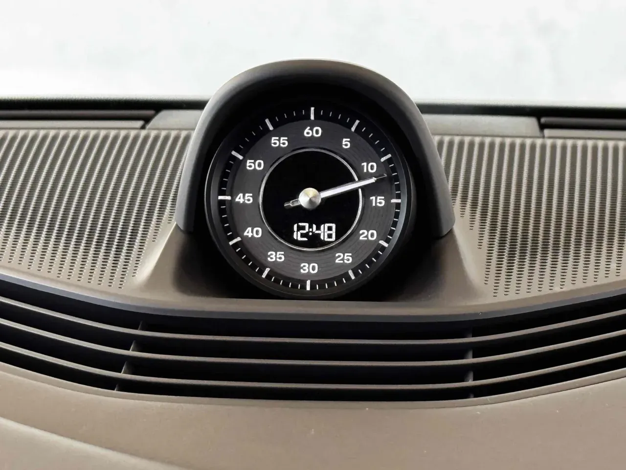 Porsche Taycan - Miniatura 12