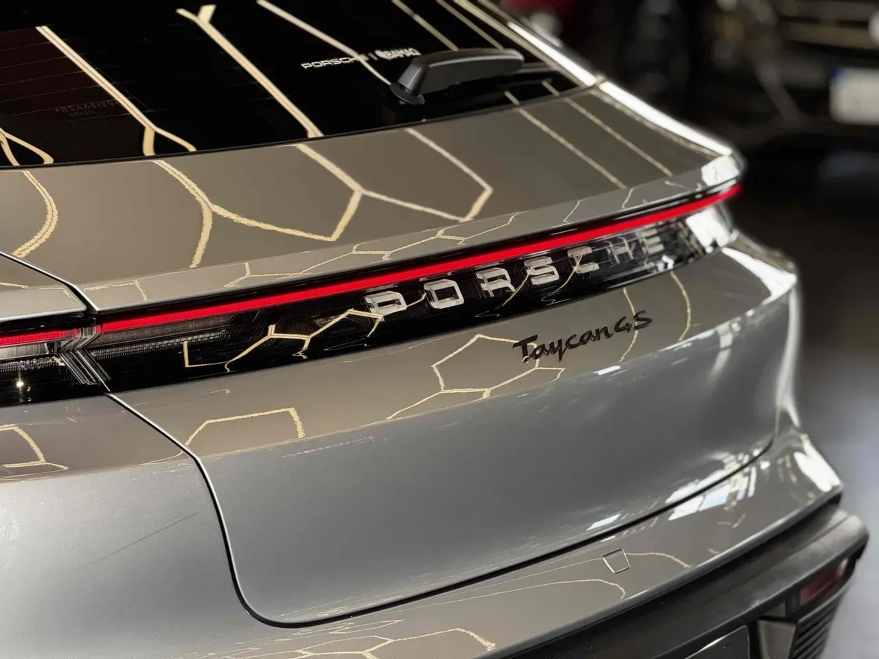 Porsche Taycan - Miniatura 15