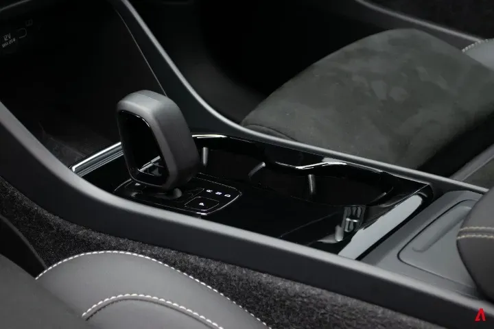 Volvo XC40 Recharge - Miniatura 12