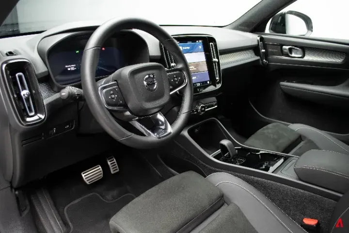 Volvo XC40 Recharge - Miniatura 16