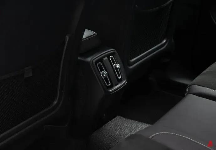 Volvo XC40 Recharge - Miniatura 17