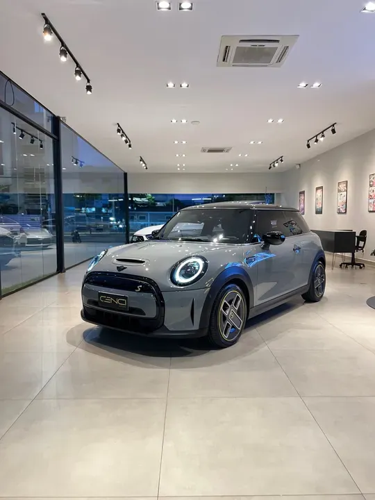 Foto de um mini cooper se