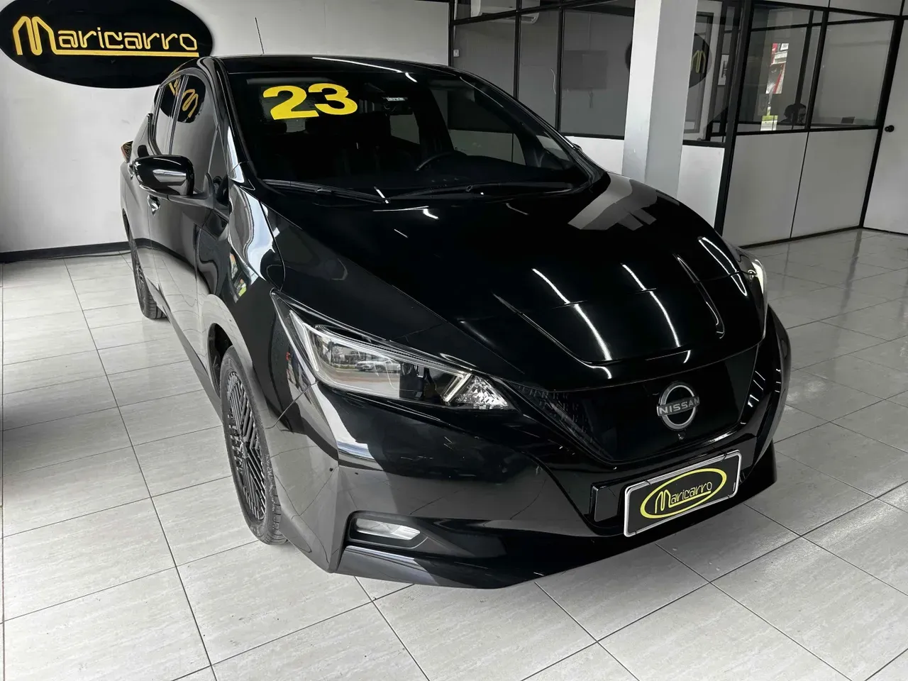 Foto de um nissan leaf