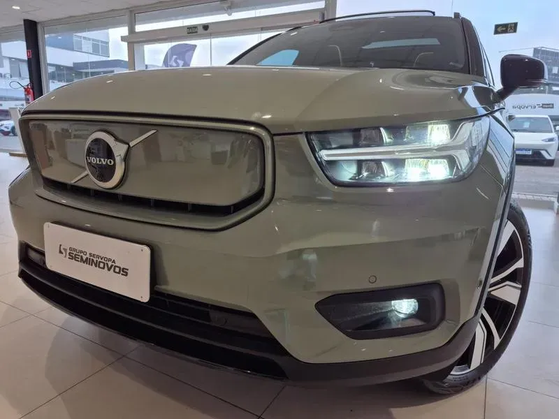 Foto de um volvo xc40 recharge
