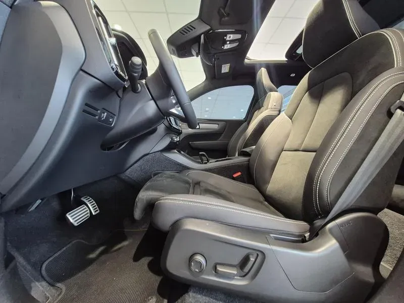 Volvo XC40 Recharge - Miniatura 17