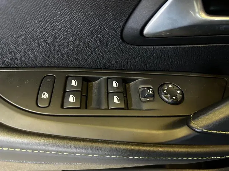 Peugeot E-208 - Miniatura 20