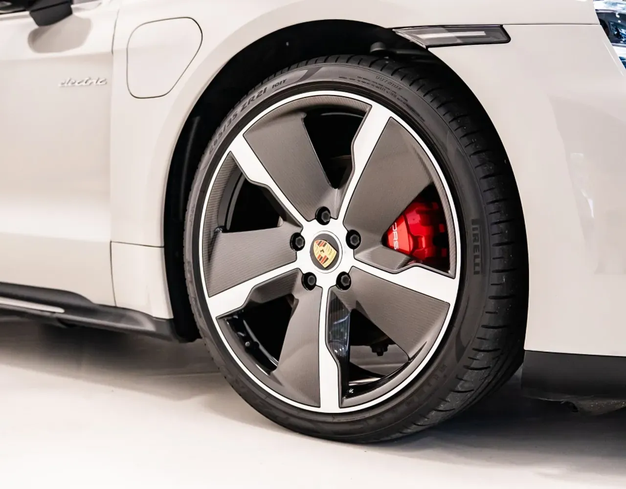 Porsche Taycan - Miniatura 2