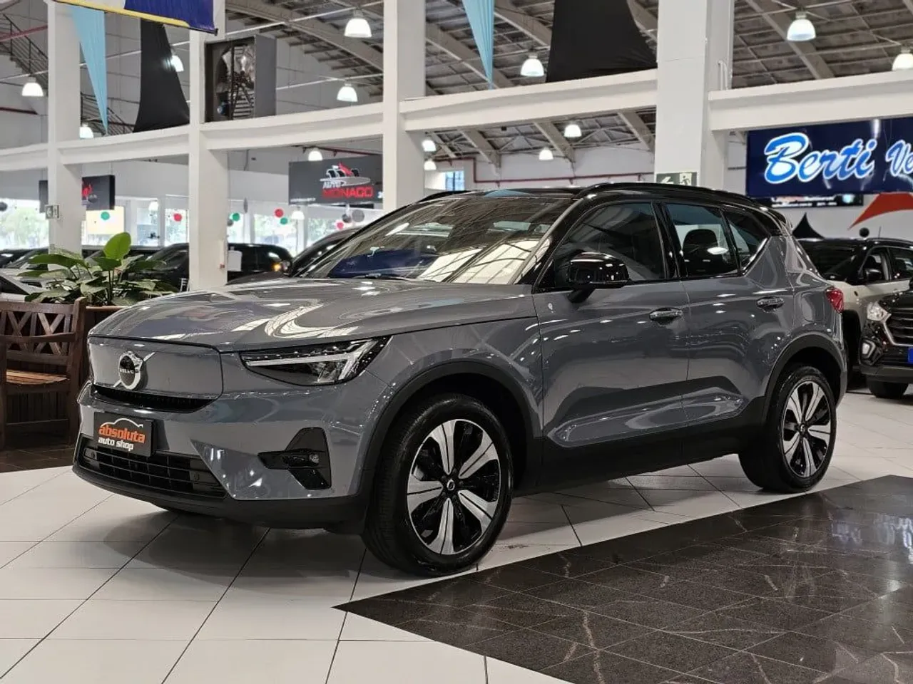 Foto de um volvo xc40 recharge
