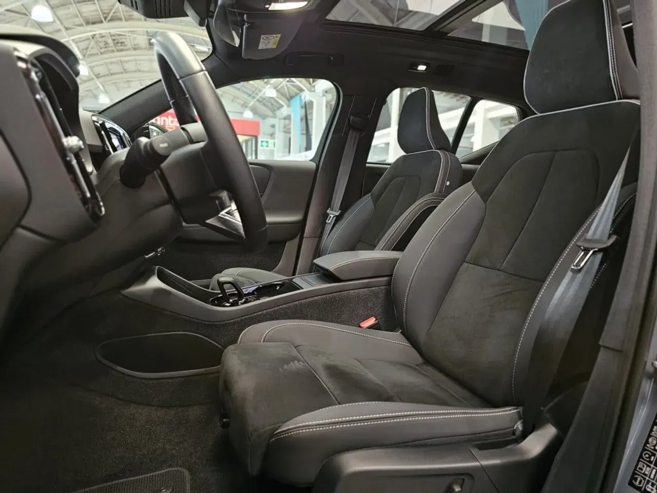 Volvo XC40 Recharge - Miniatura 18