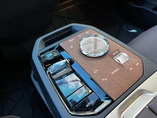 BMW Ix - Miniatura 9