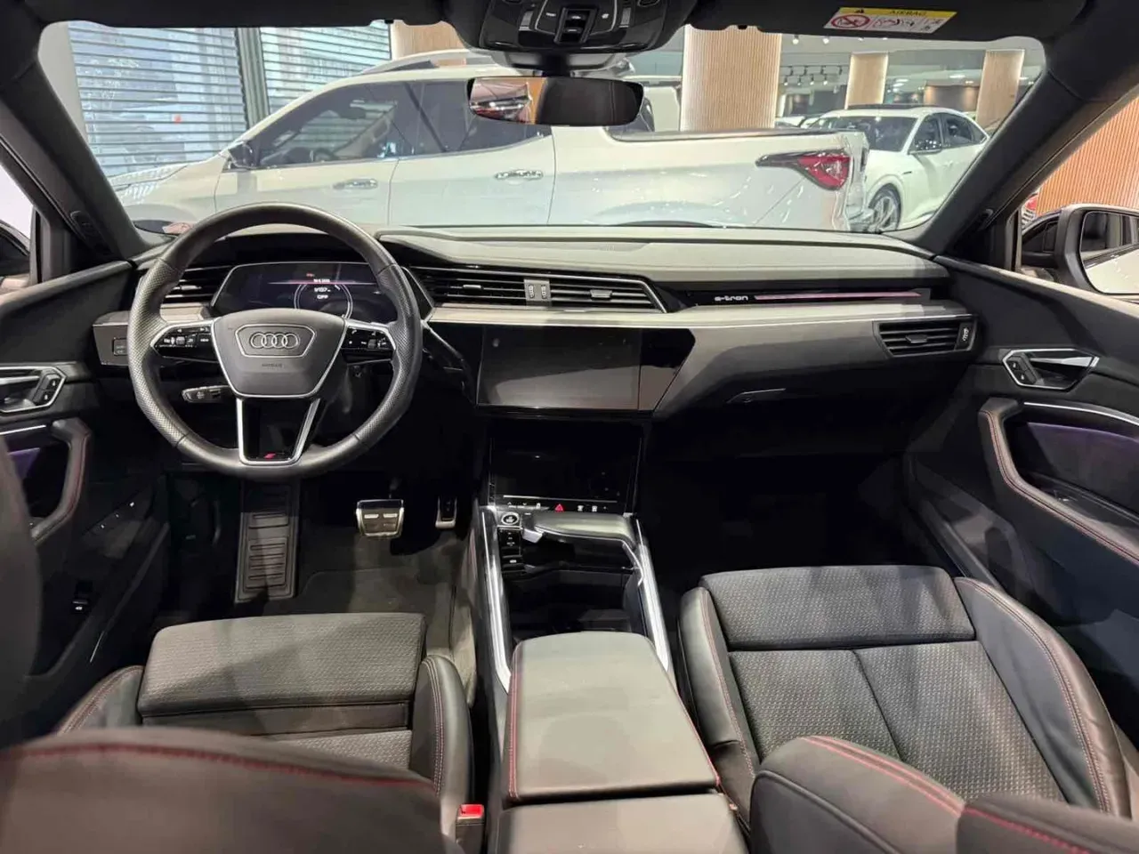 Audi Q8 Sportback E-tron - Miniatura 9