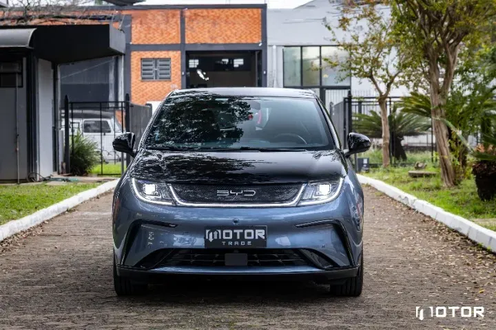 Foto de um byd dolphin plus