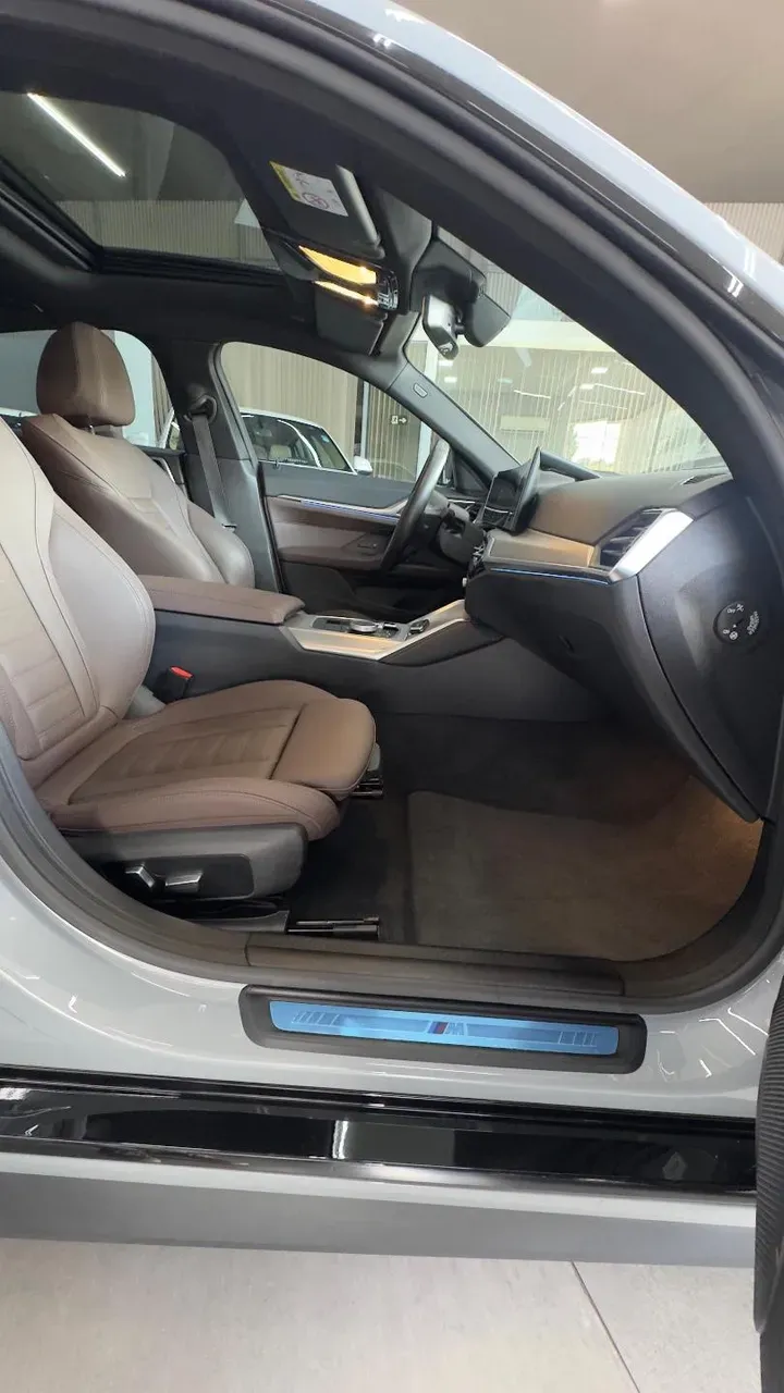 BMW I4 - Miniatura 10