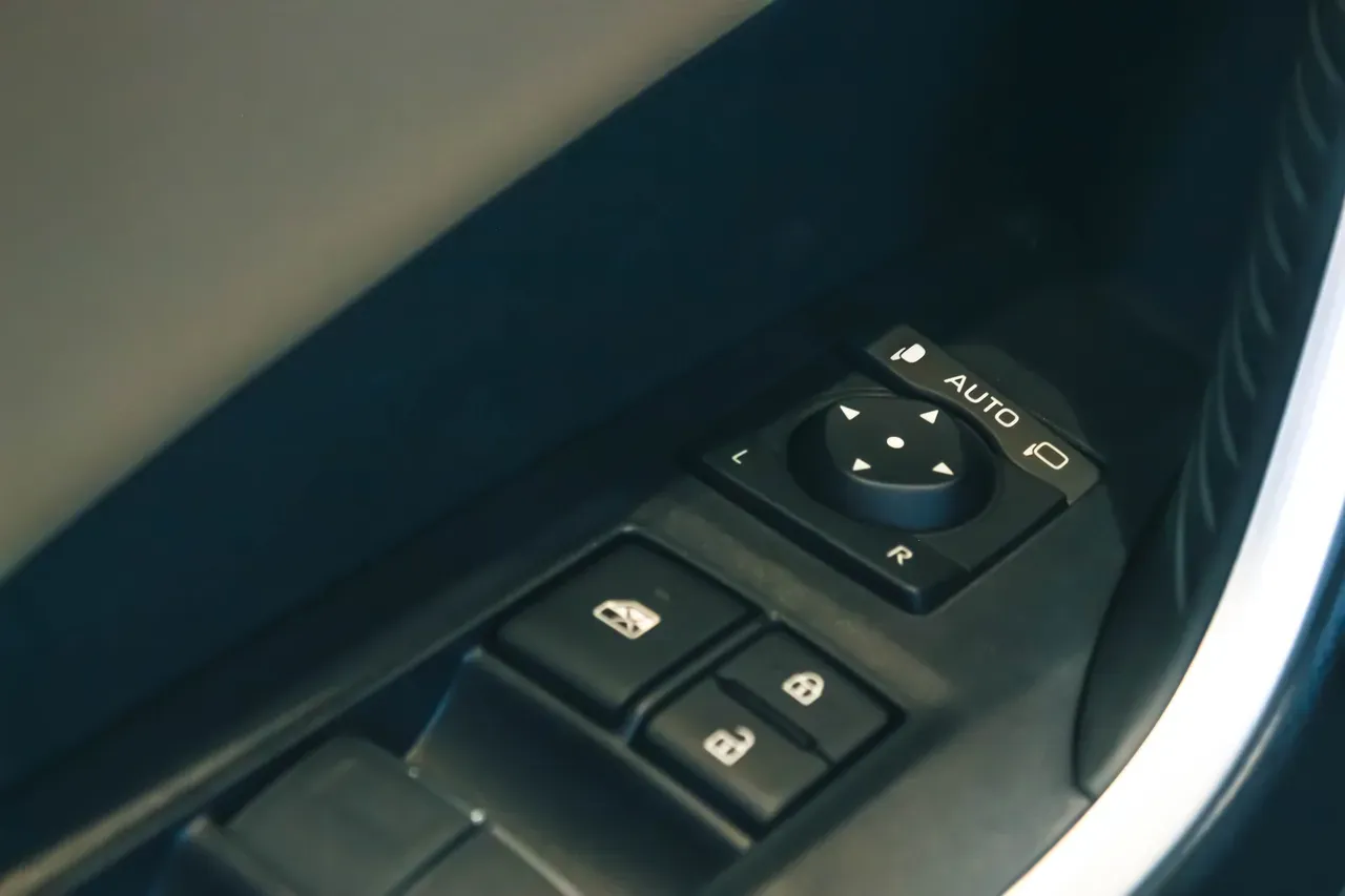 Toyota Rav4 EV - Miniatura 6