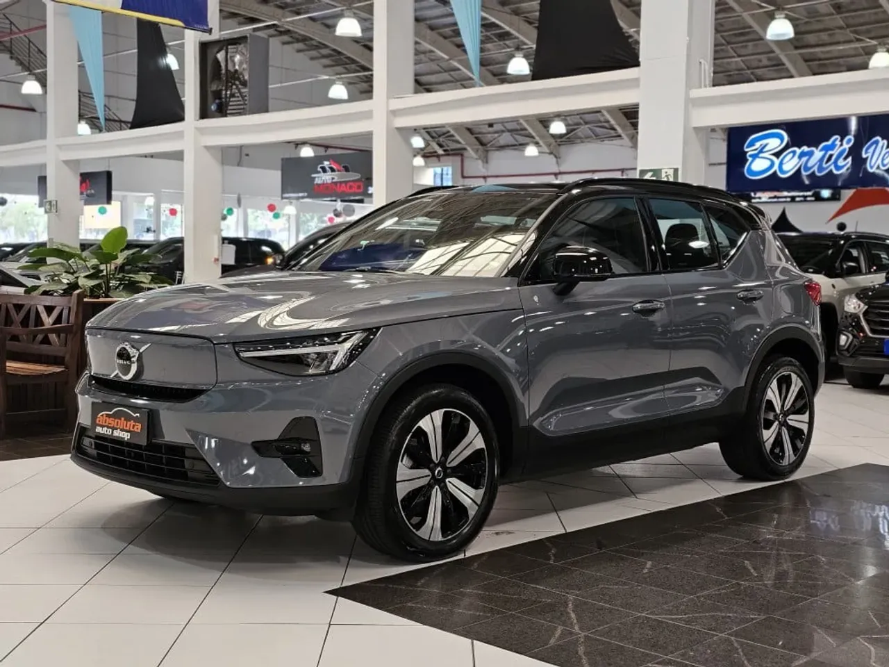 Foto de um volvo xc40 recharge