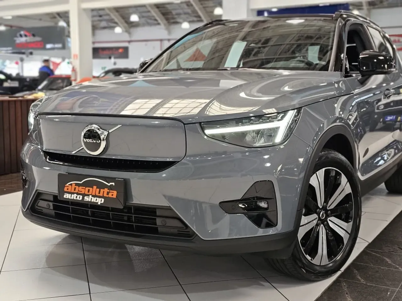 Foto de um volvo xc40 recharge