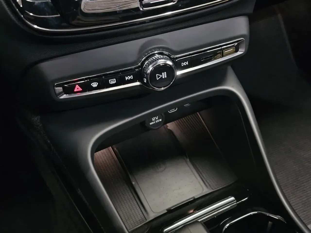 Volvo XC40 Recharge - Miniatura 12