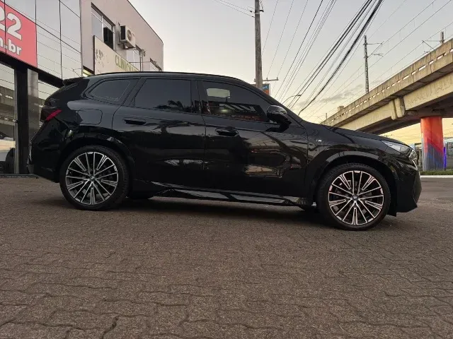 Foto de um bmw ix1