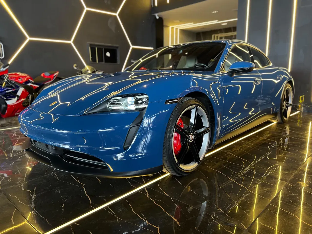 Porsche Taycan - Miniatura 3