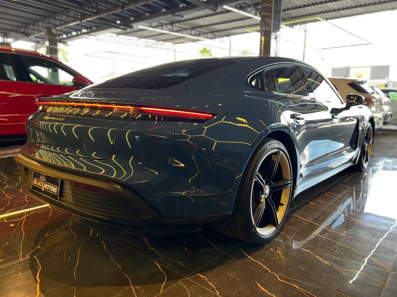 Porsche Taycan - Miniatura 4