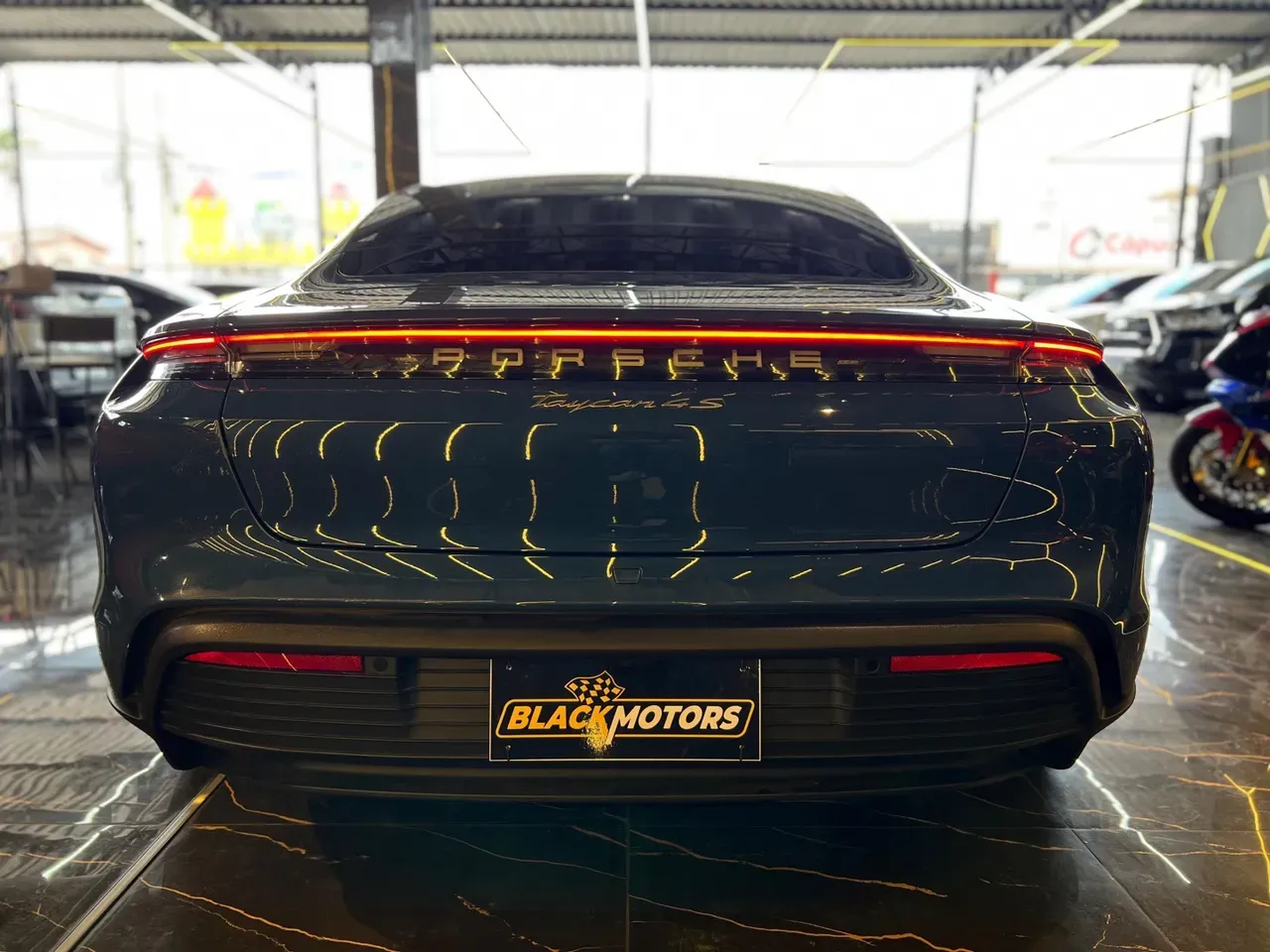 Porsche Taycan - Miniatura 5